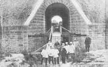 Група інженерів, які будували Києво-Полтавську залізницю, під час огляду тунелю